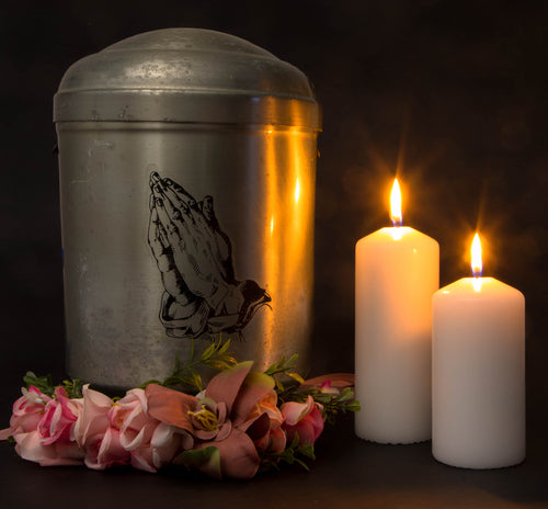 The Benefits of Engraved Urns: Honoring Loved Ones with Personalized Remembrance